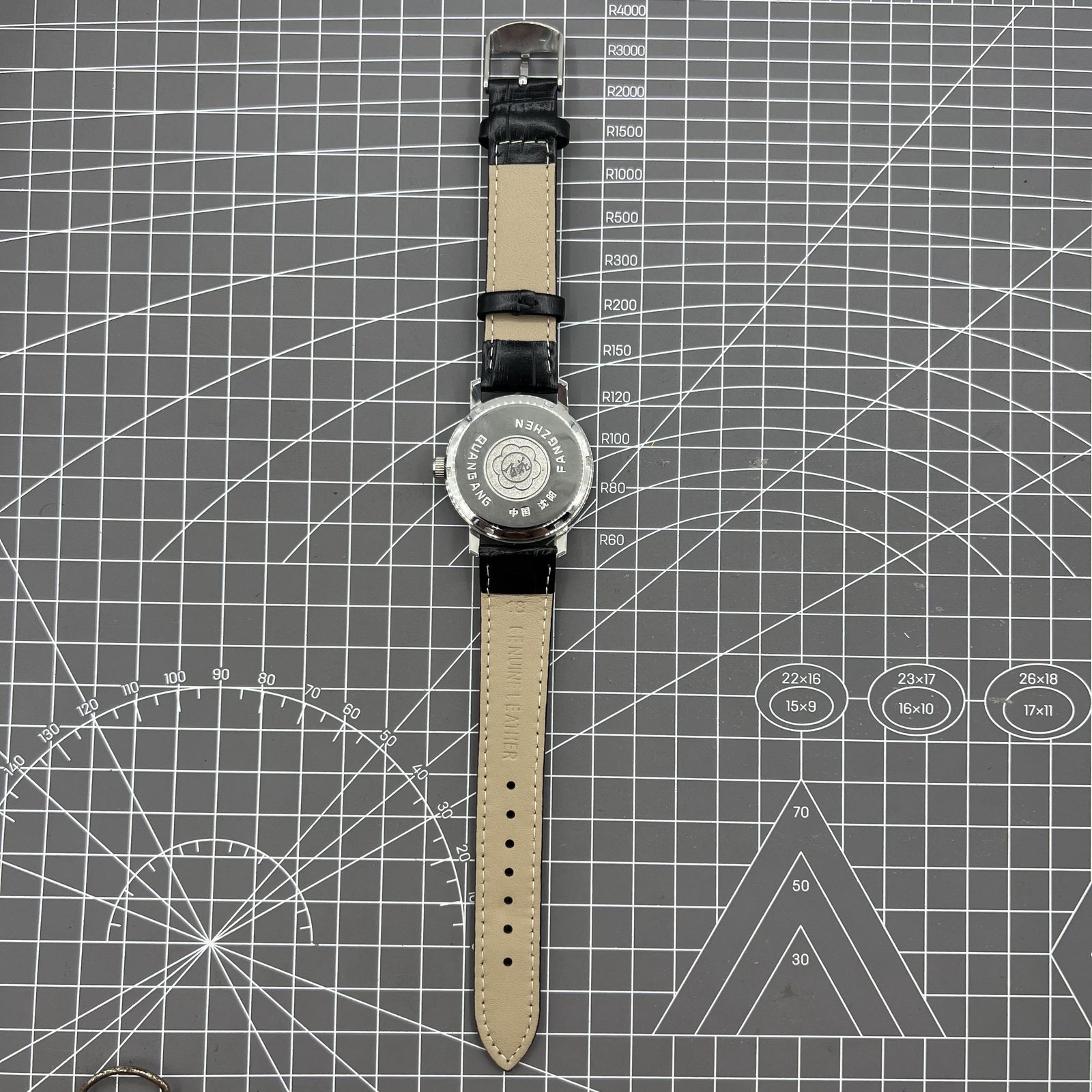 China Baihua 37mm manual watch with silver dial, 19 jewels, shock-resistant for lasting durability