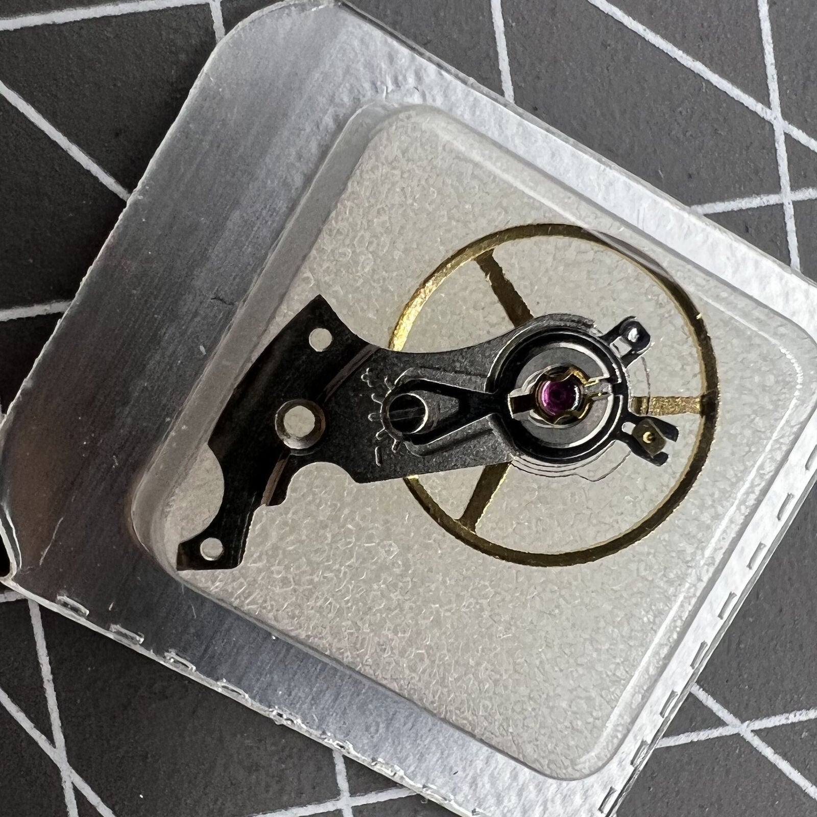 Swiss Complete Balance Wheel with Splint for SW200 SW220 watch movements, precise regulation component.