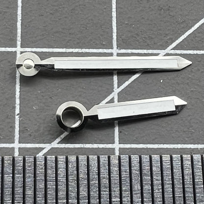 Silver-trimmed green luminous watch hands for ST3600/ST3620/ETA6497/ETA6498 movements, perfect for restoration.