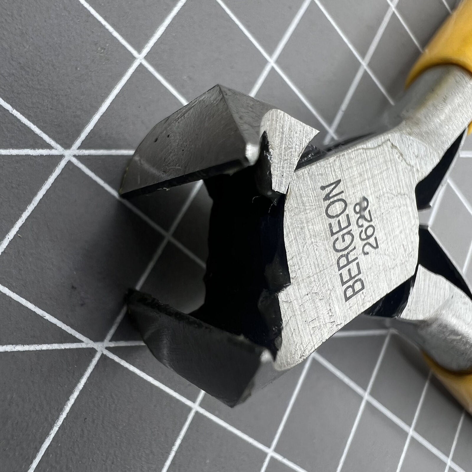 Bergeon 2628 oblique end cutting plier for precise trimming of watch accessories, Swiss Made quality