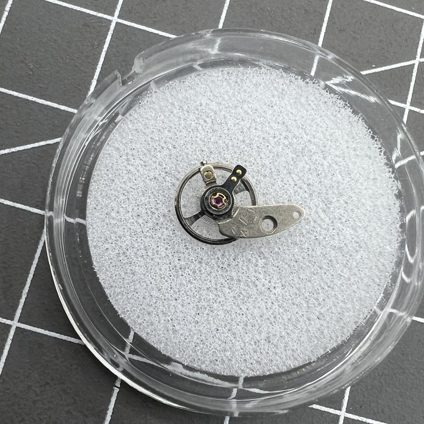 Balance wheel splint for NH05 NH06 #09 watch movement, precision fit for reliable timekeeping.