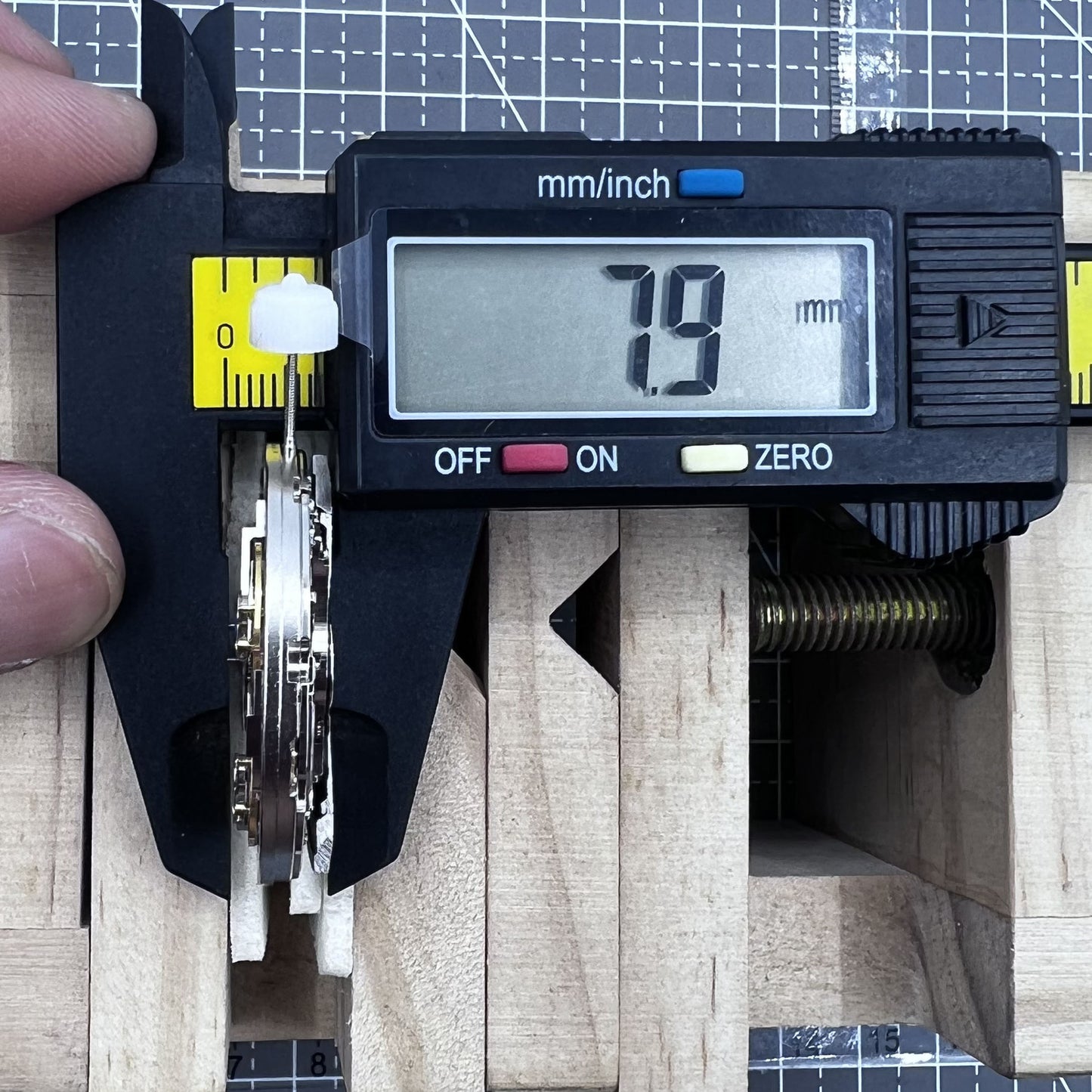 Automatisches Multifunktionales Mechanisches Uhrwerk Mit Doppelter Unruh