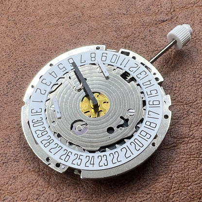Schweizer Silber Isa 8171 Quarzbewegung 5 Hände Datum bei 6 weißer Scheibe