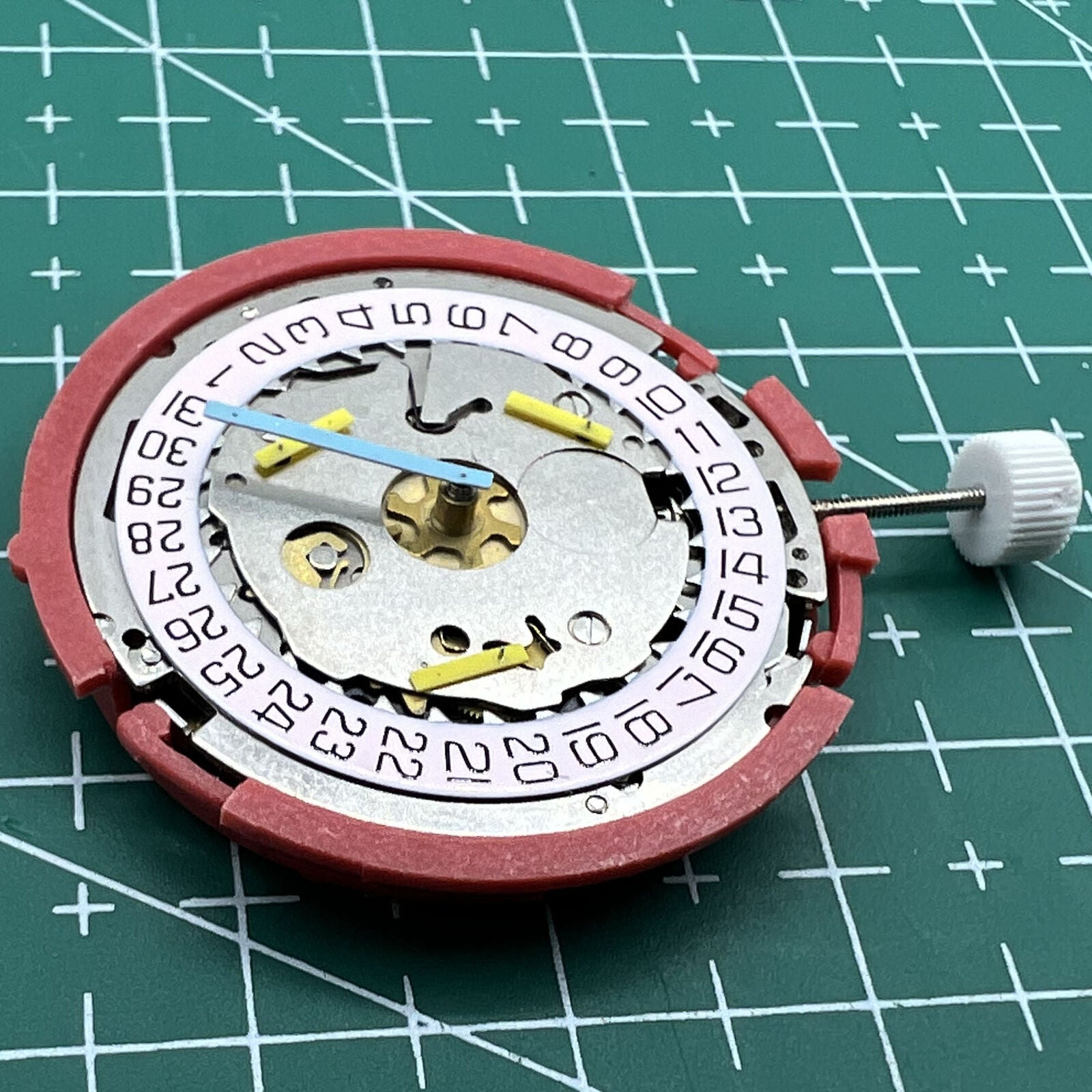 Wholesale Swiss ISA 8181 quartz watch movement with single calendar and multifunction features for precision timekeeping.