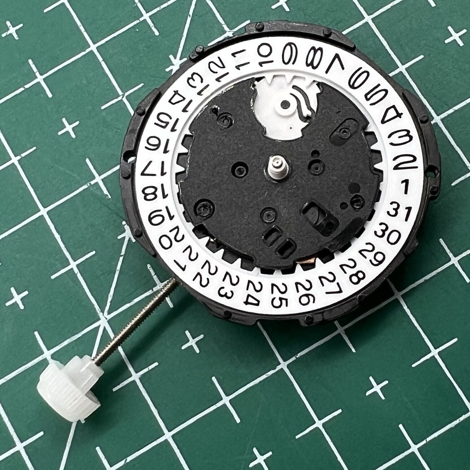 Sunon PE46 quartz watch movement with 2 hands, date display at 3 o'clock for precise timekeeping.