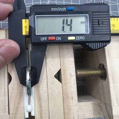 ETA 955.424 quartz watch movement displaying day, date, and three hands for accurate timekeeping in watch accessories.