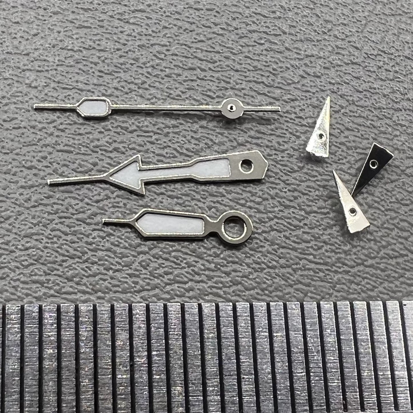 Set of 2 green lume arrow-shaped watch hands with silver trim for Miyota OS10, OS20, OS60, OS80 models.