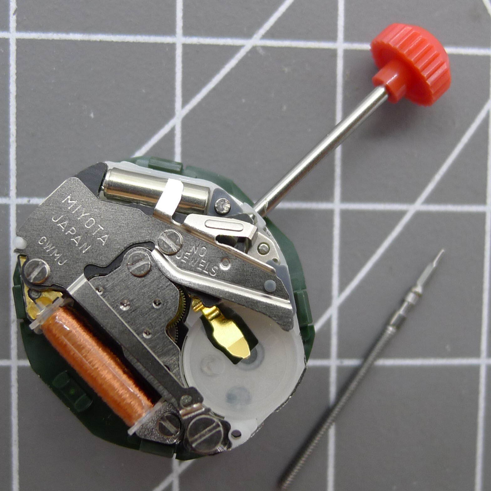 Miyota/Citizen 2005 quartz movement with day-date and stem for accurate watch repairs.