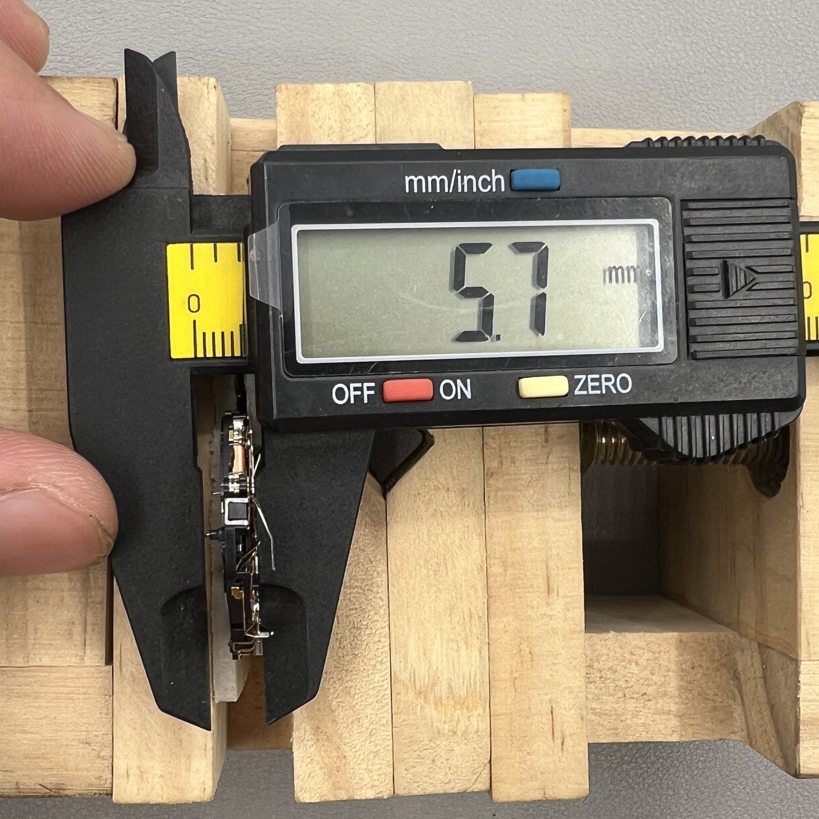 Seiko 7T86A quartz watch movement replacement part, precision Japanese craftsmanship for repairs.