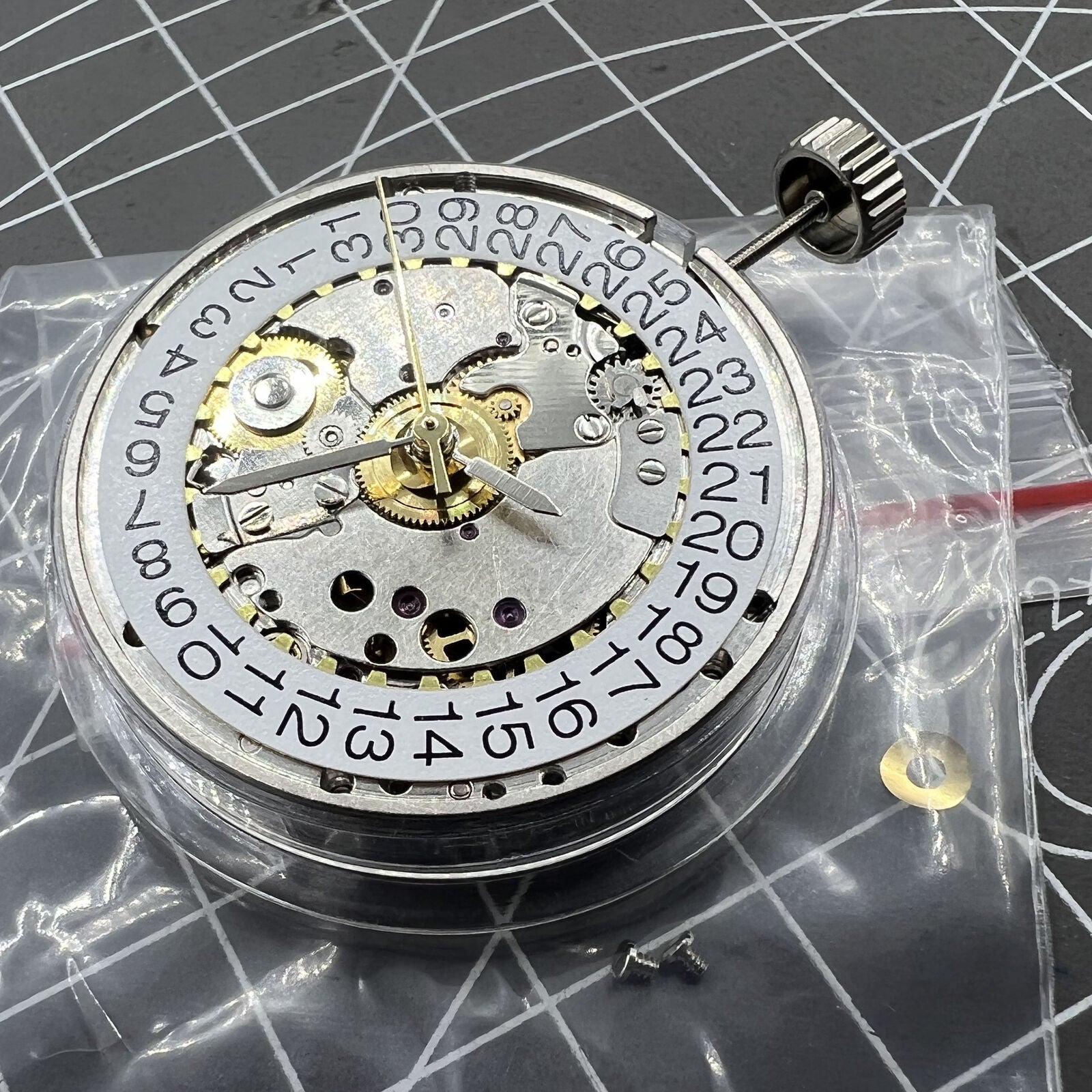 Hangzhou Golden Rotor mechanical watch movement showing single calendar feature in elegant design