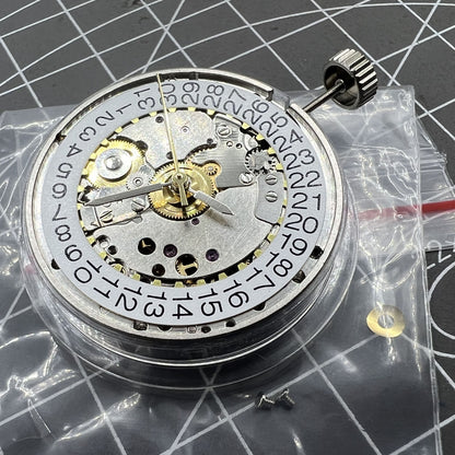 Hangzhou Golden Rotor mechanical watch movement showing single calendar feature in elegant design