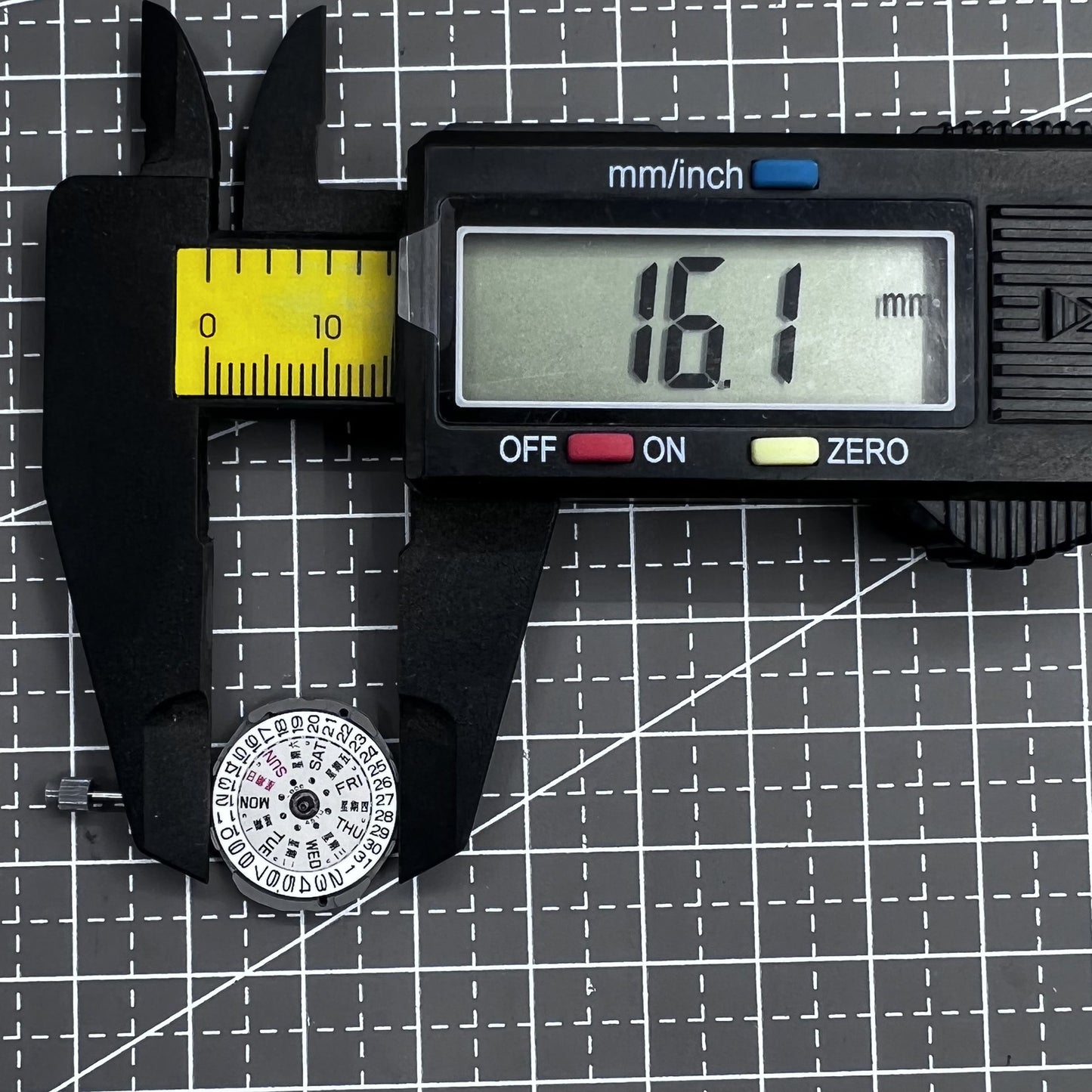 Japan Miyota GL02 quartz watch movement with day-date function, replacement for GL00 model by Miyota.