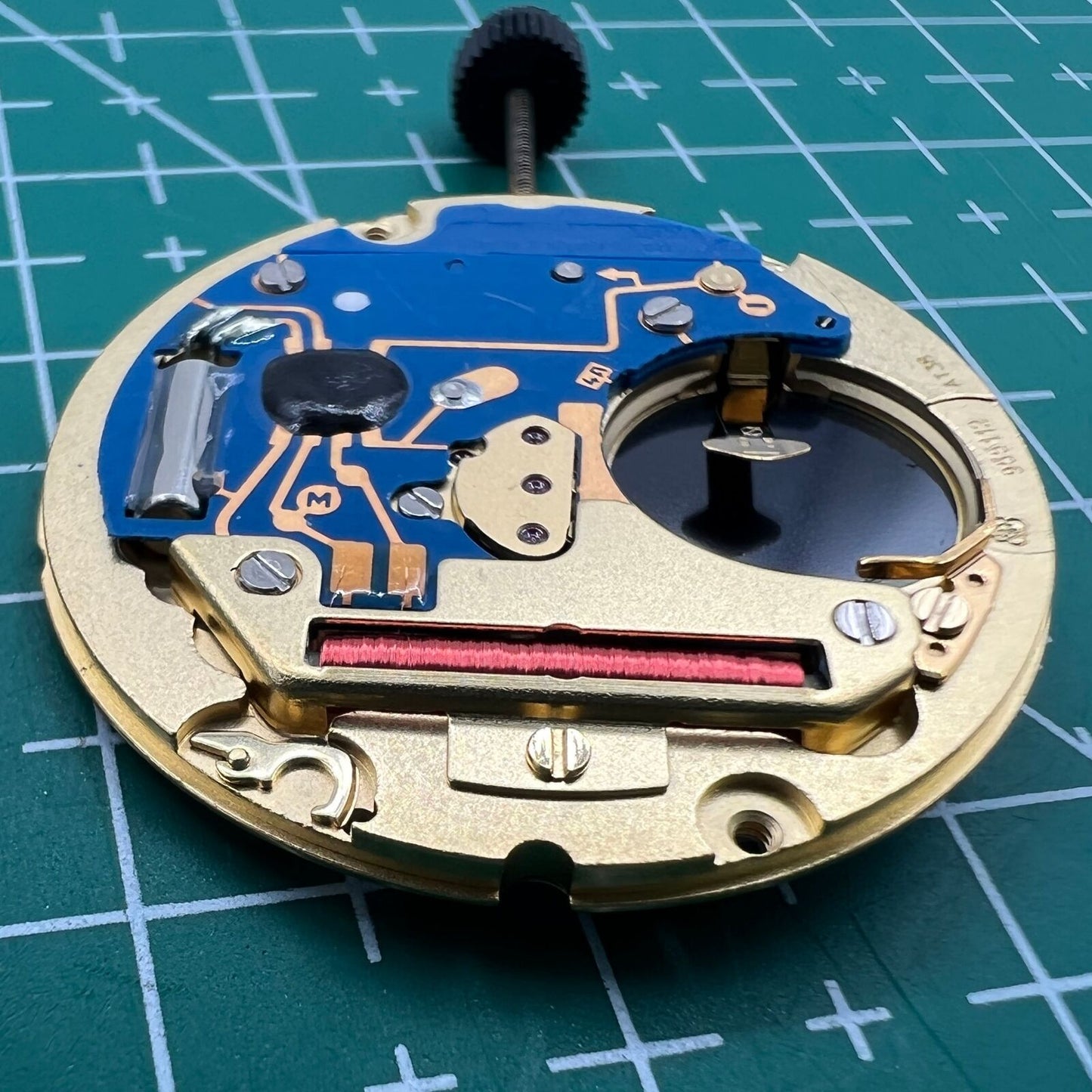ETA 955.112 Swiss quartz watch movement, 3-hand display, date at 3 o'clock, precision timing accessory