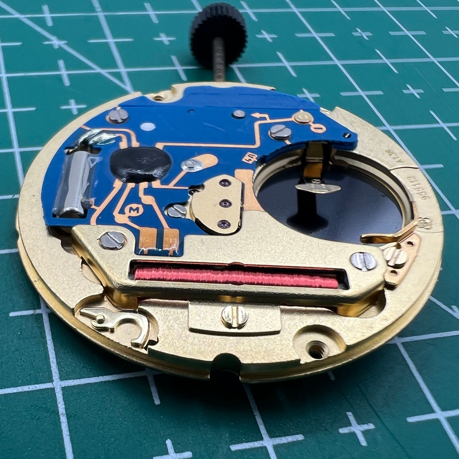 ETA 955.112 Swiss quartz watch movement, 3-hand display, date at 3 o'clock, precision timing accessory