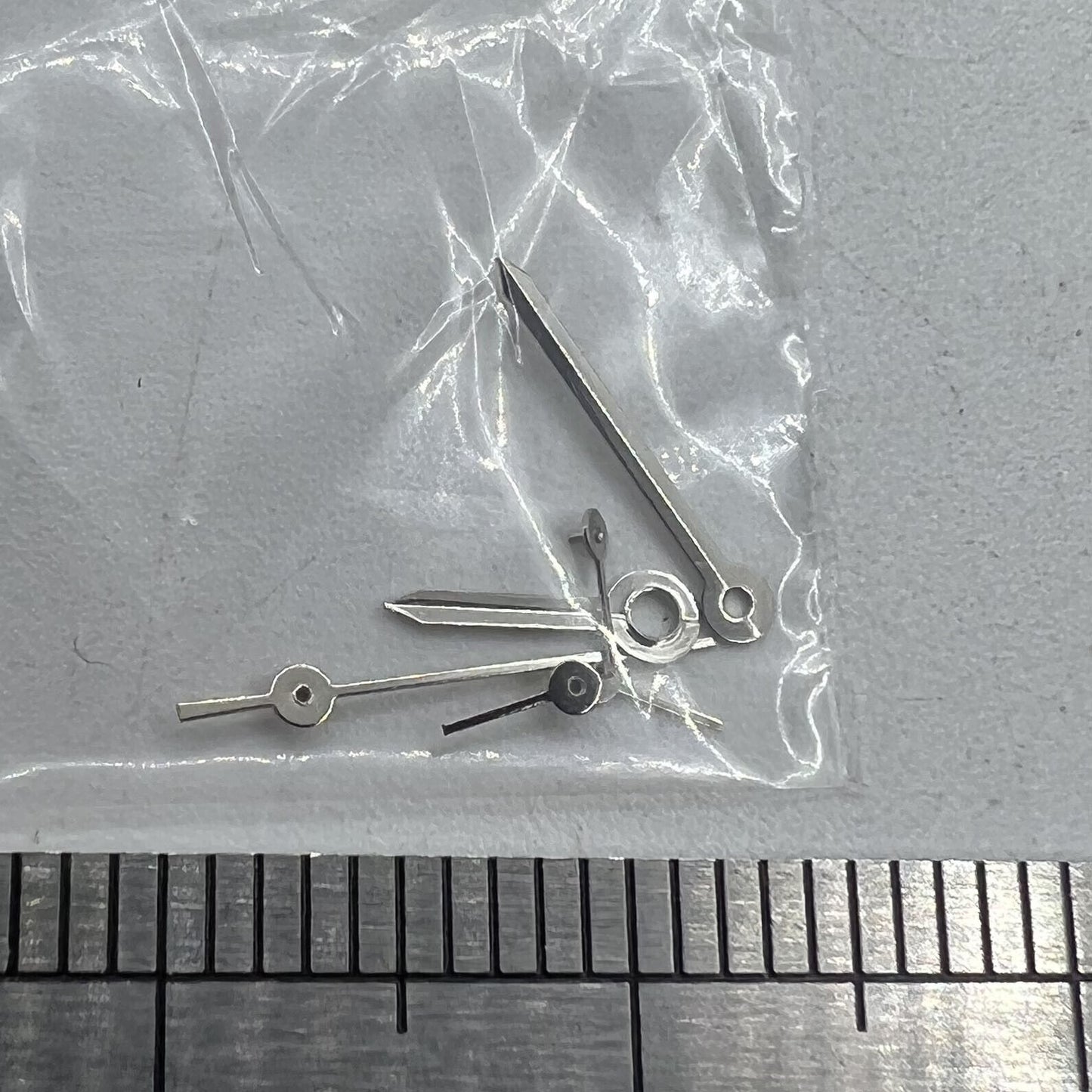 9.5mm silver-trimmed arrow-shaped watch hand for Epson VX3J VX9J VX7J VX3N VX9N VX42 models, precise fit.