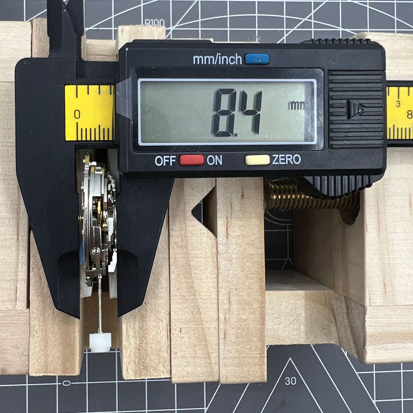 Mechanical automatic watch accessory with multi-function 3 hands and large date display, precision branded design.