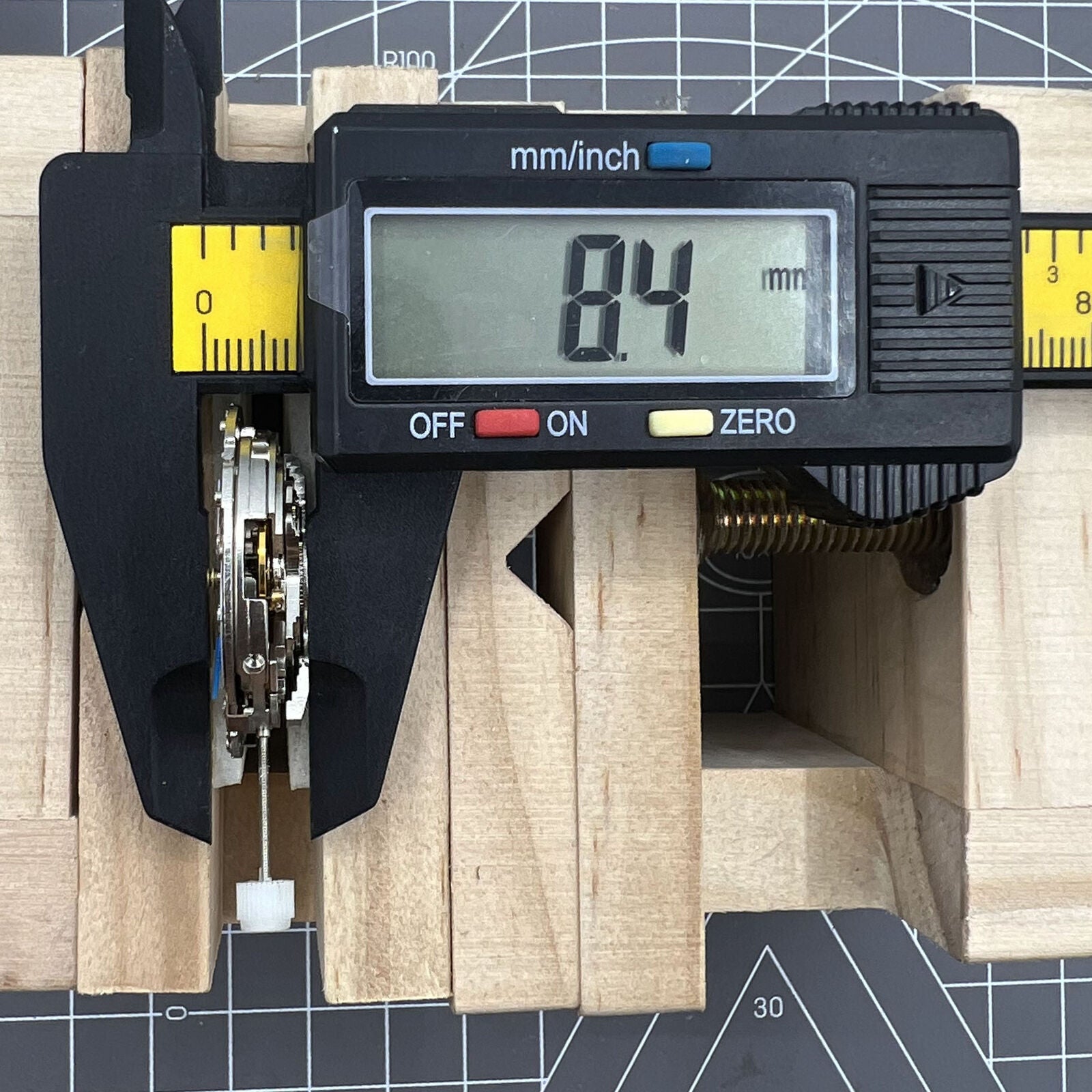 Mechanical automatic watch accessory with multi-function 3 hands and large date display, precision branded design.