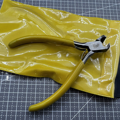 Swiss Bergeon 2627-13 top cutters for precise watch accessory cutting with straight jaw design.