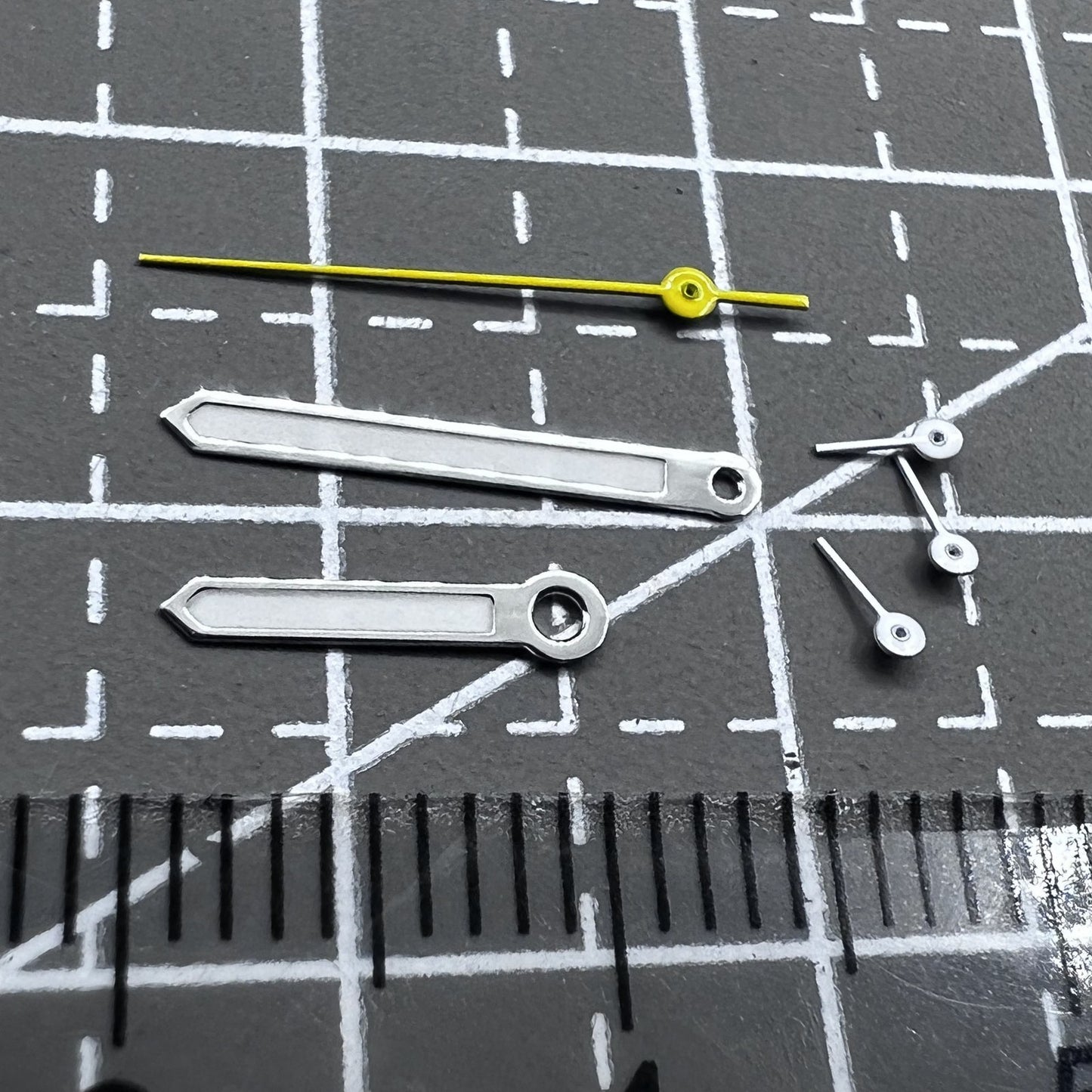 2 Sets Pack Gelbe Zeiger mit Leuchtmasse Silberner Rand passend für VD53 VD54