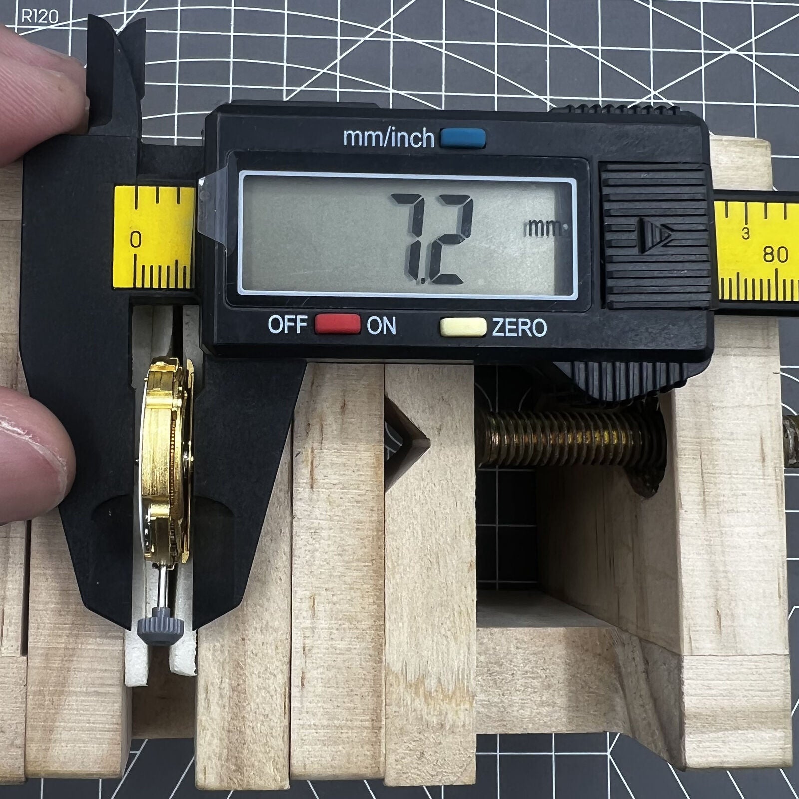 Golden Miyota Citizen 8200/8215 mechanical watch movement with double calendar date at 3 o?clock, premium watch accessory by Citizen.