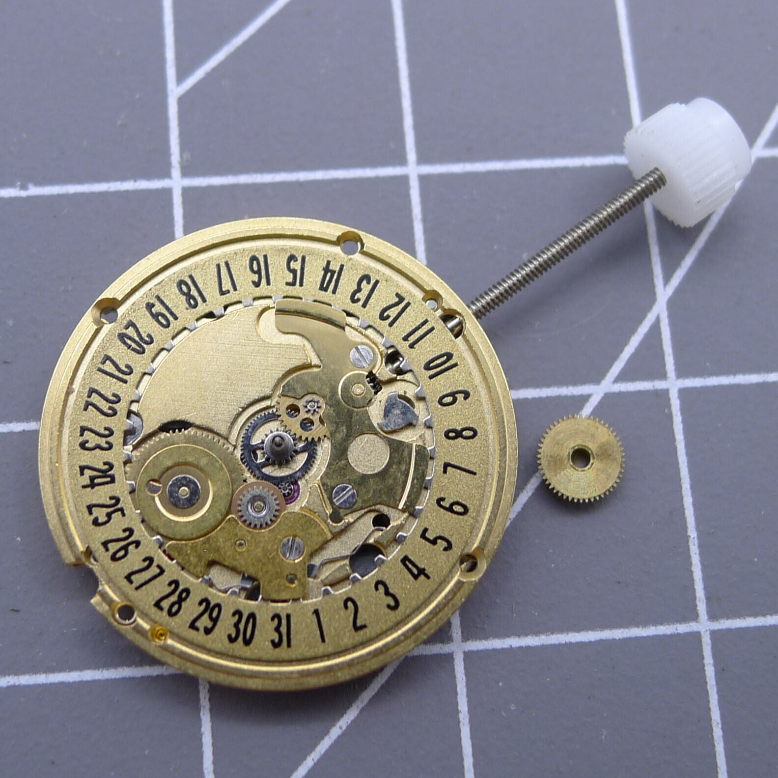 ETA 256.111 Swiss quartz watch movement, golden dial, V8 replacement for ETA256.141 models.