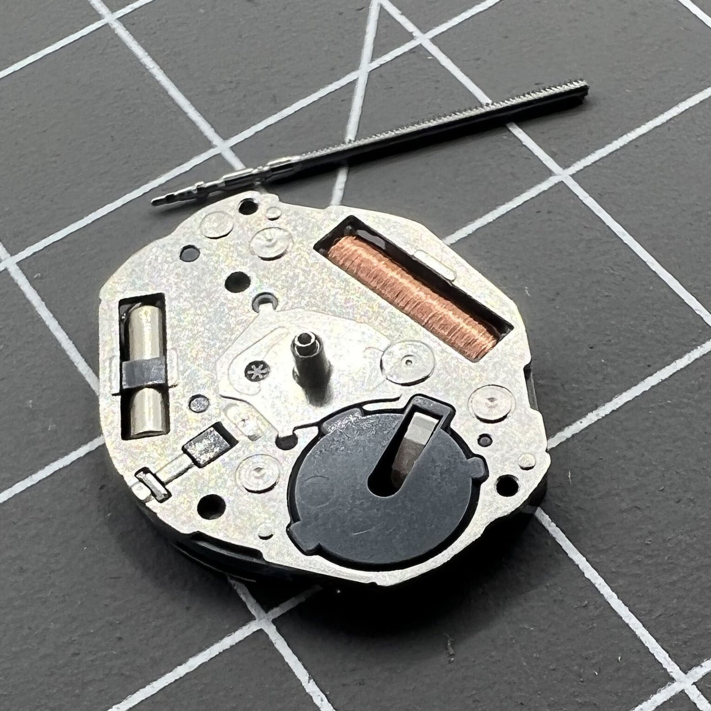 Miyota GL34 quartz watch movement with 3 silver hands, precision Japan-made mechanism for watch accessories.