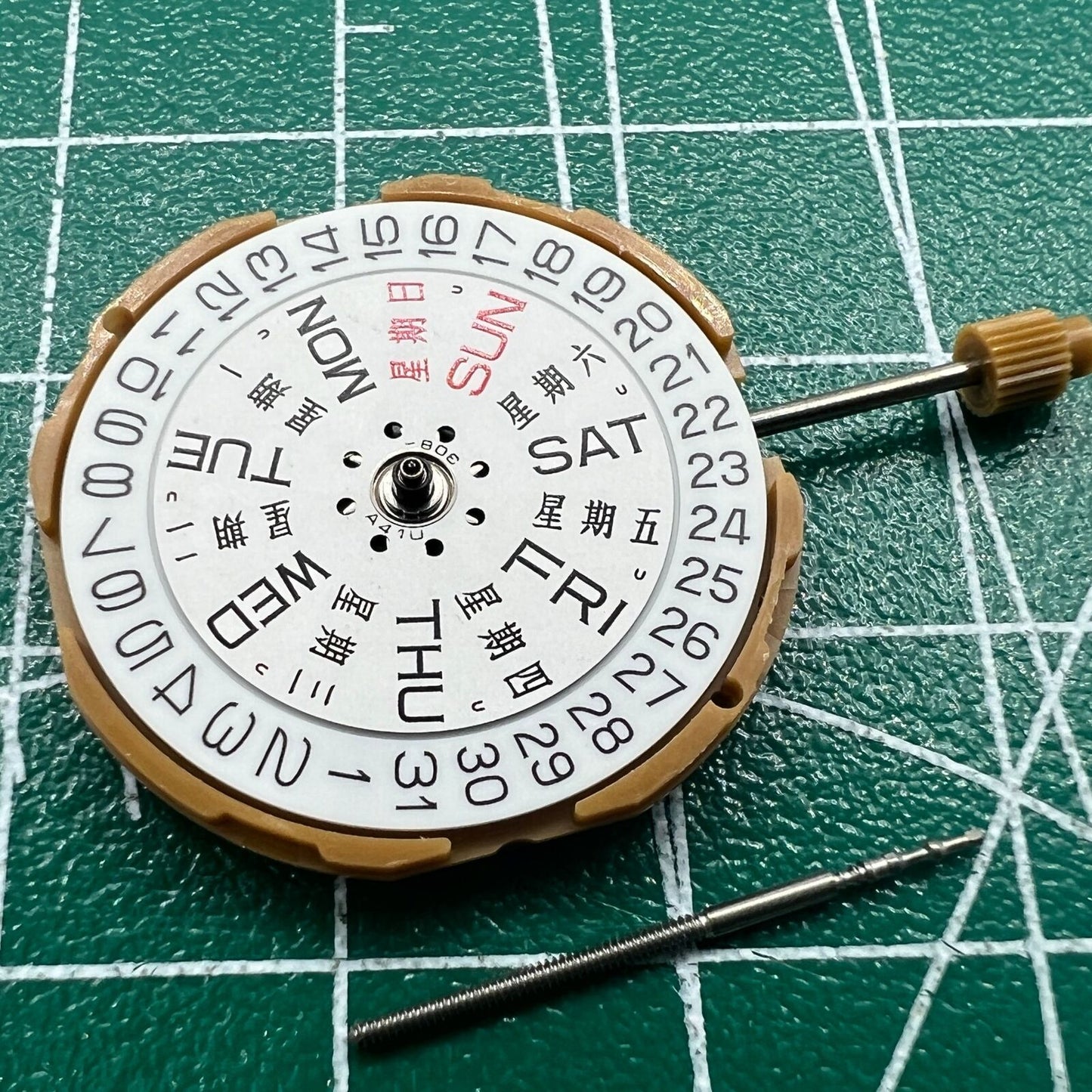 Miyota GM00 quartz watch movement with English and Chinese characters, reliable timekeeping component.