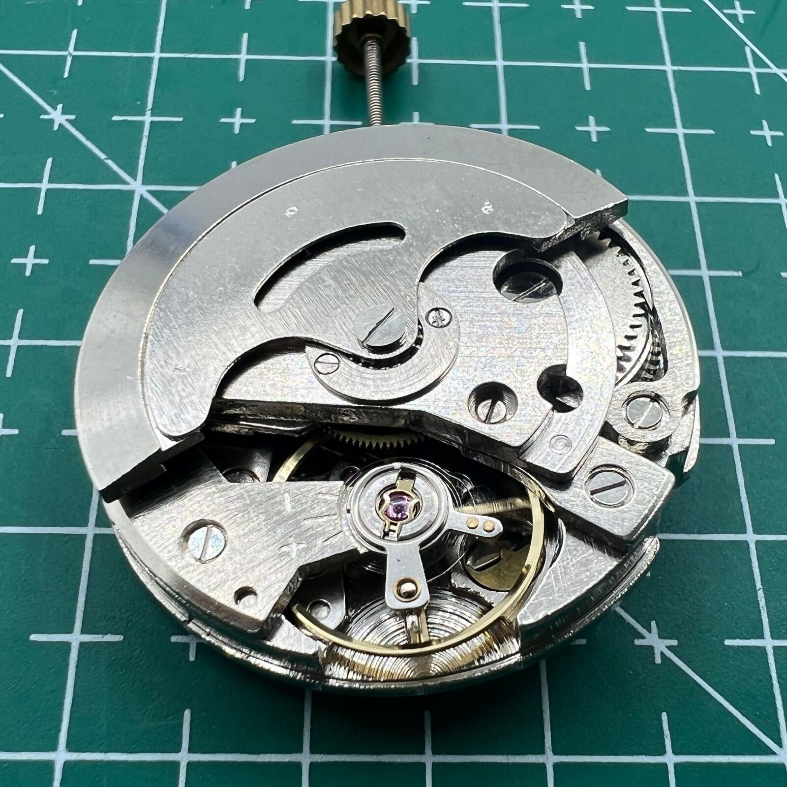 26.5mm 7120 mechanical watch movement with single calendar and three hands, ideal for watch repairs.