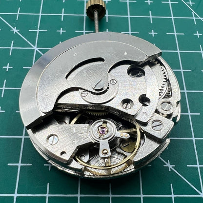 26.5mm 7120 mechanical watch movement with single calendar and three hands, ideal for watch repairs.