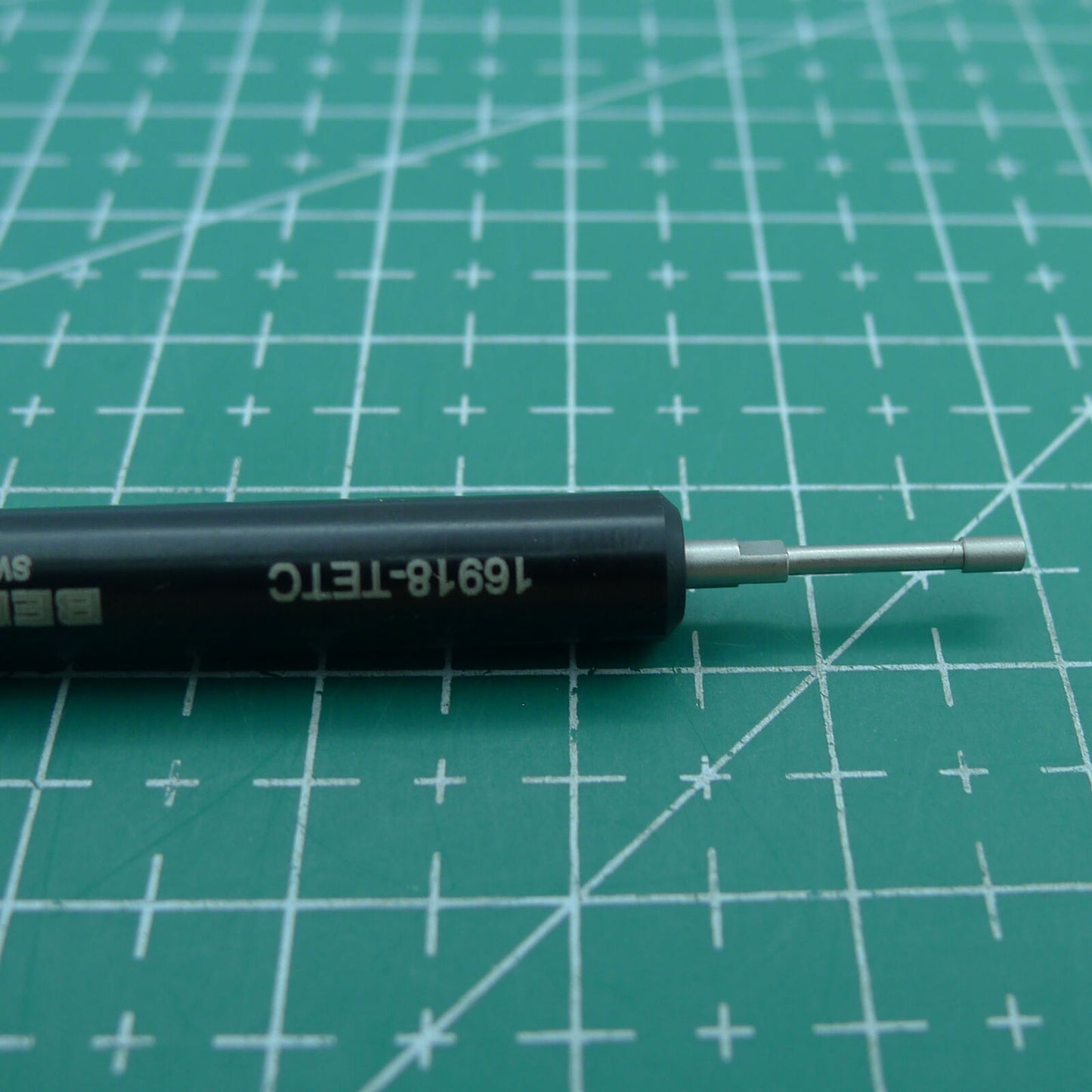Bergeon 16918-TETC precision screwdriver for ETACHRON pitons, perfect for watchmaker adjustments.