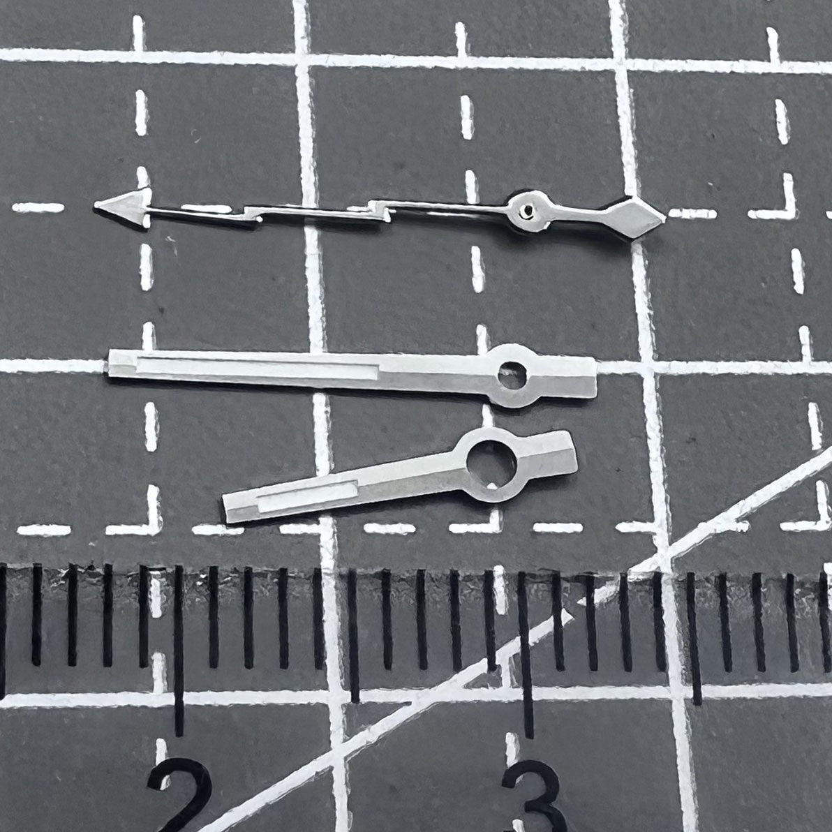 2 Sets/Pack Silver Trim Lightning Second Hand Silver Pointed Hands for NH35/36