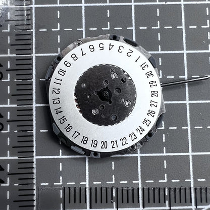Japan Miyota Quarzwerk 4U12 watch movement with single calendar date at 6 o'clock for precise timekeeping.