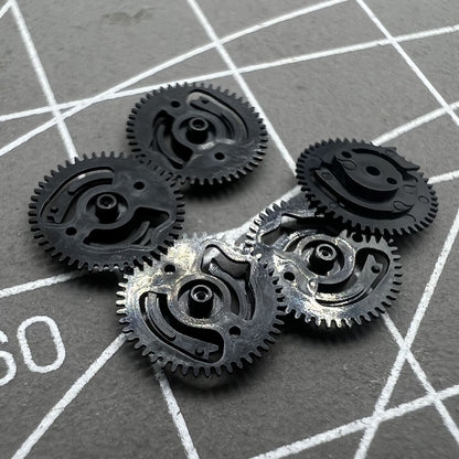 Zwei pr�zise Datumsanzeiger Antriebsr�der f�r NH35 NH36 Uhrwerke, kompatibel f�r Uhrenreparatur.