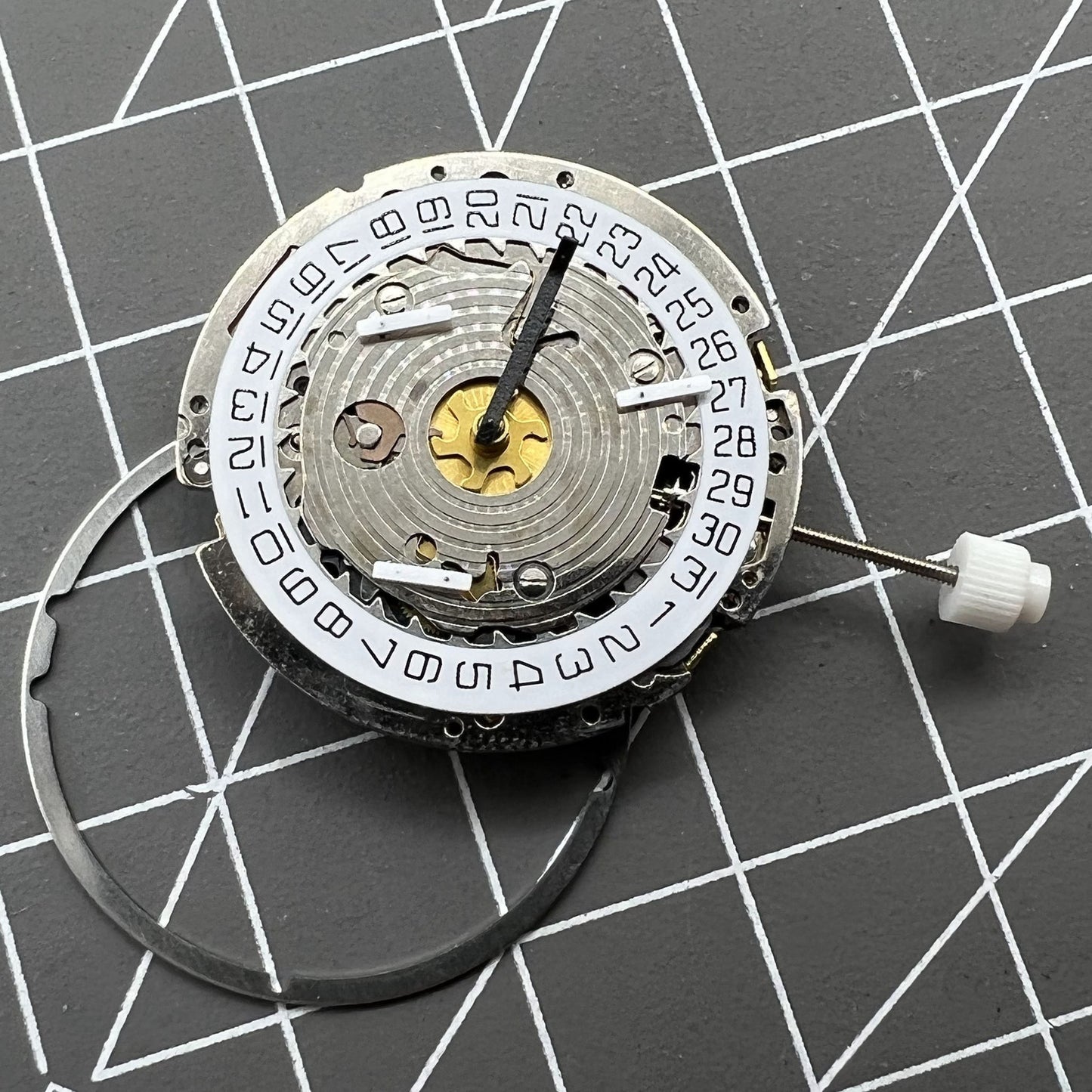 Mouvement à quartz doré ISA 8171 Date à 4 heures Mouvement multifonction 