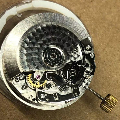 Dandong 7750 automatic watch movement with single calendar at 3 o?clock for precise timekeeping