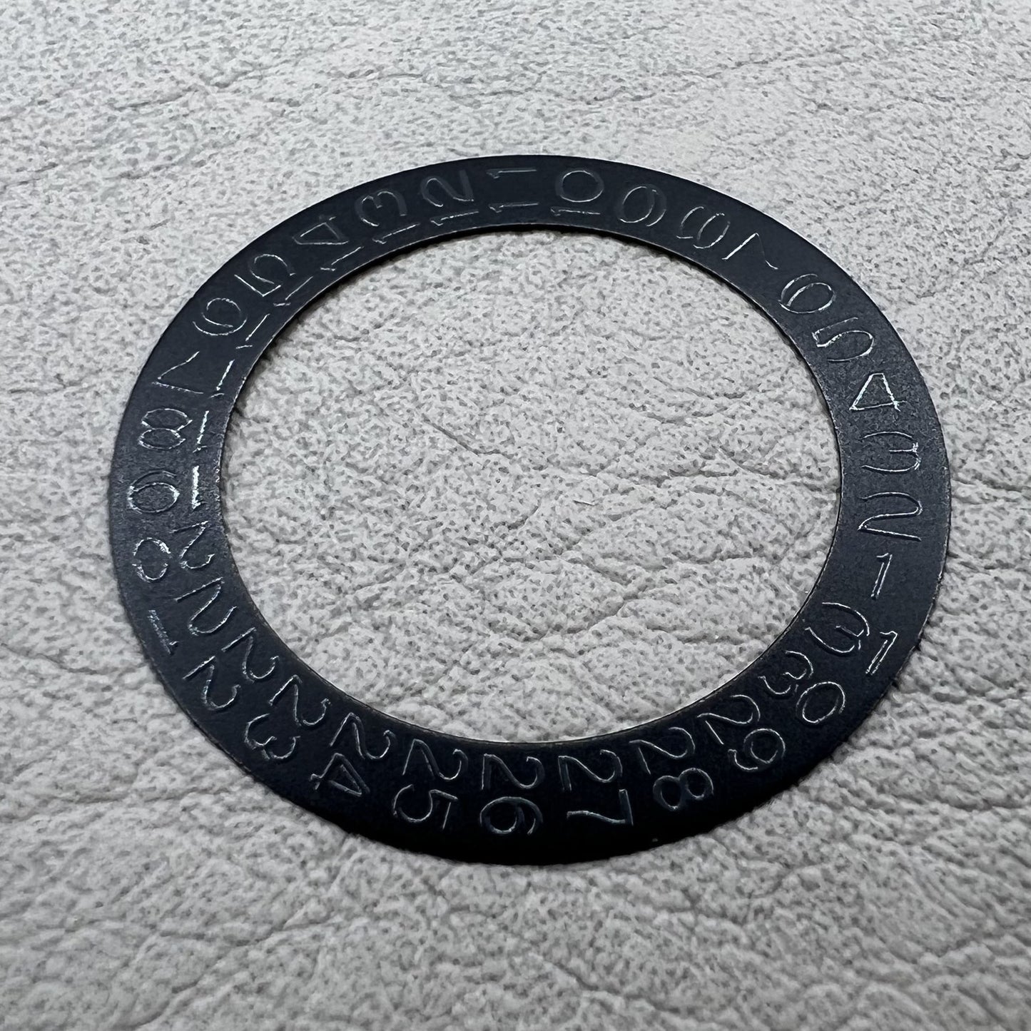 2 Stück Datumsrad lang für NH35 NH36 grau Charakter schwarzer Hintergrund