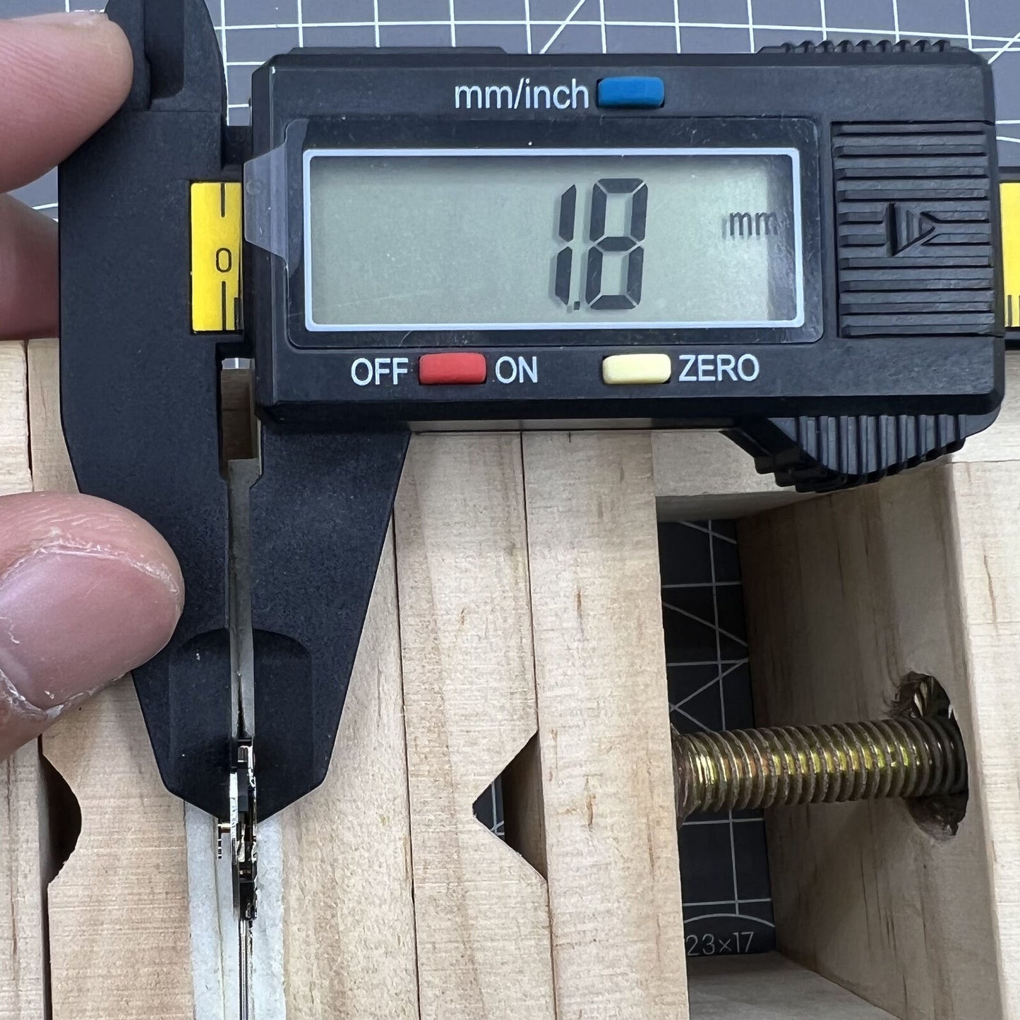 Swiss-made Ronda 1064 quartz watch movement for precise timing in watch accessories.