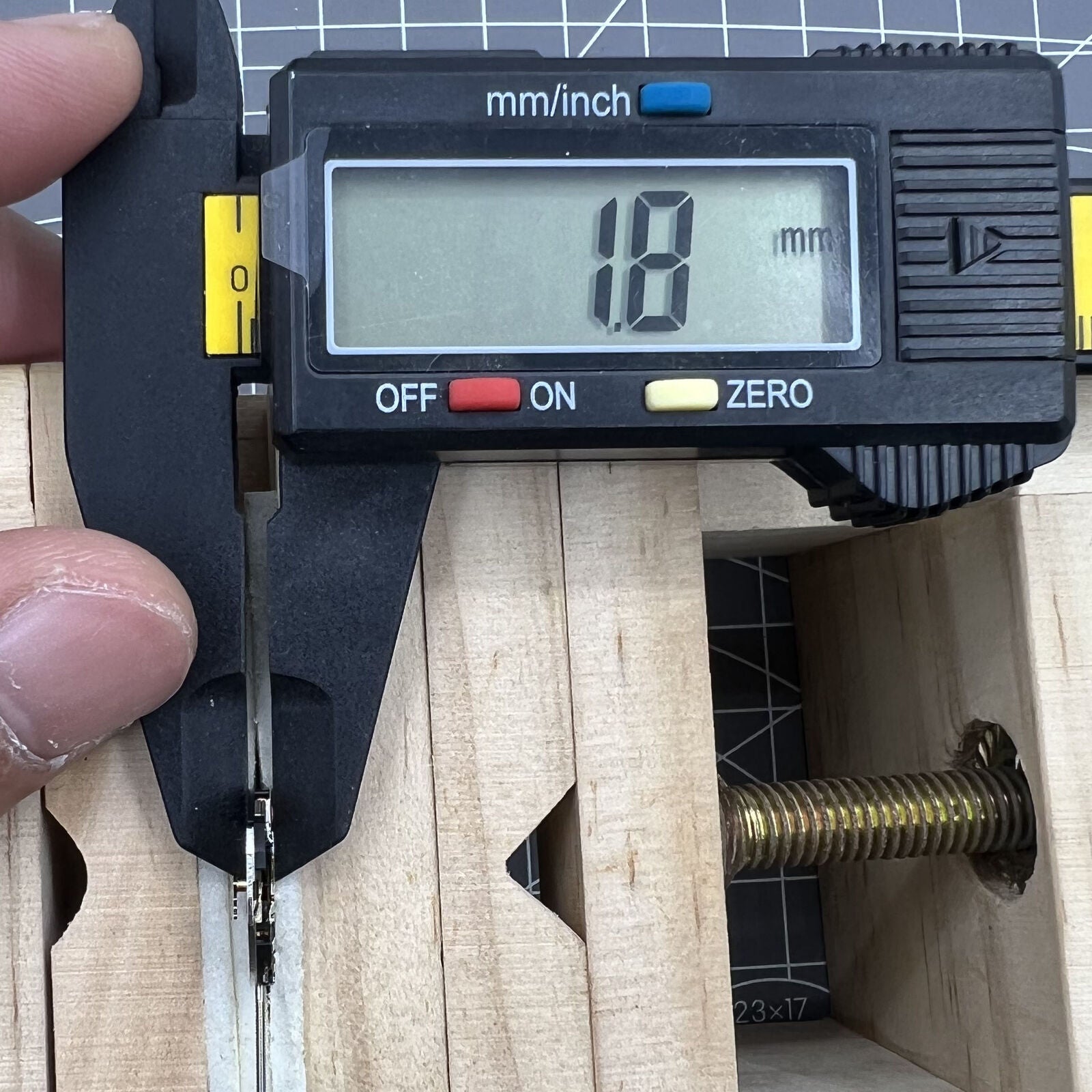 Swiss-made Ronda 1064 quartz watch movement for precise timing in watch accessories.