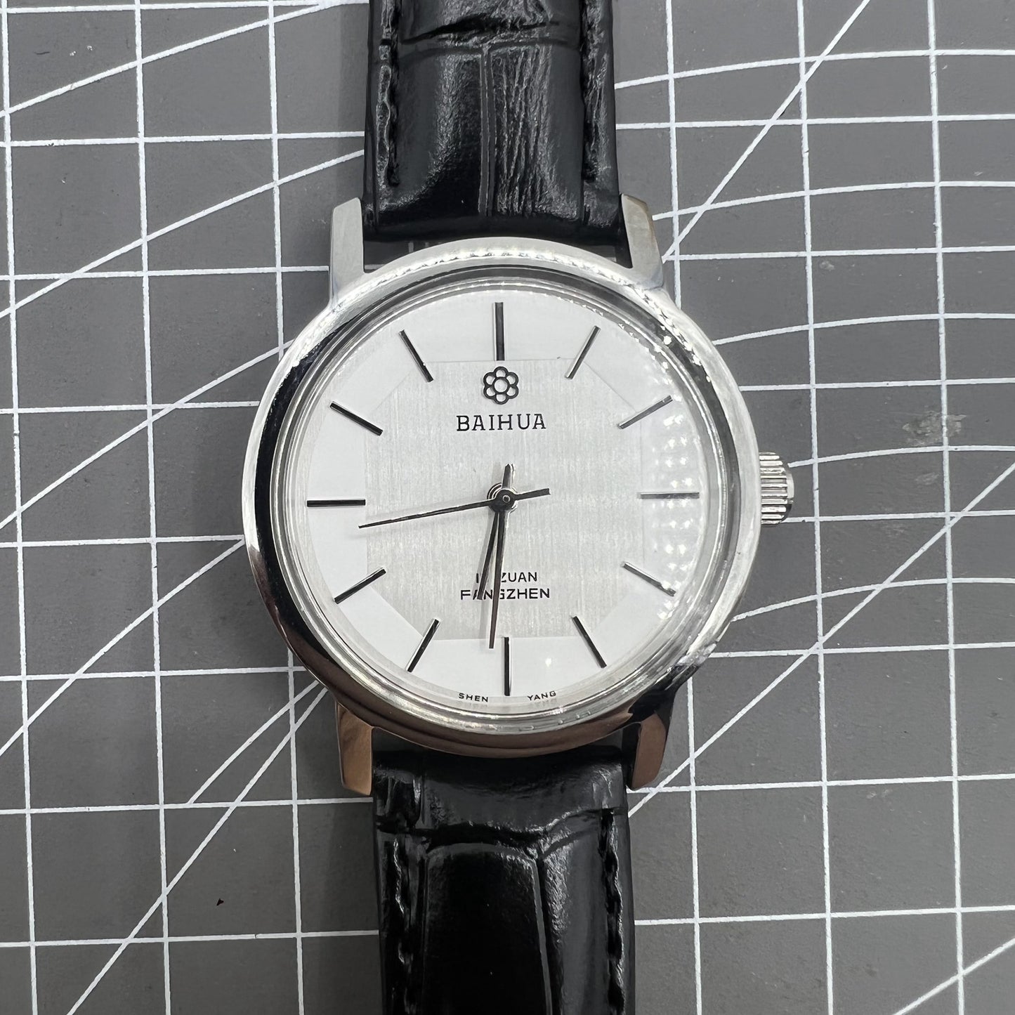 China Baihua 37mm manual mechanical watch with 19 jewels, silver dial, shock-resistant for lasting performance
