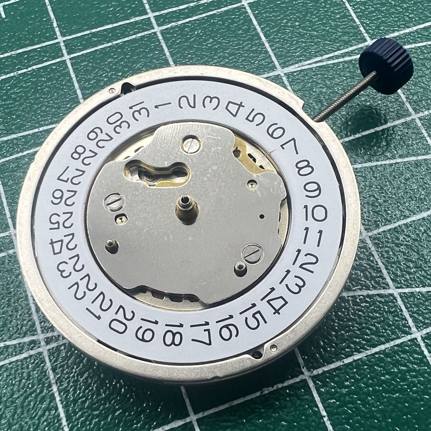 Swiss Ronda 5130D quartz watch movement with precision Swiss parts for reliable timekeeping.