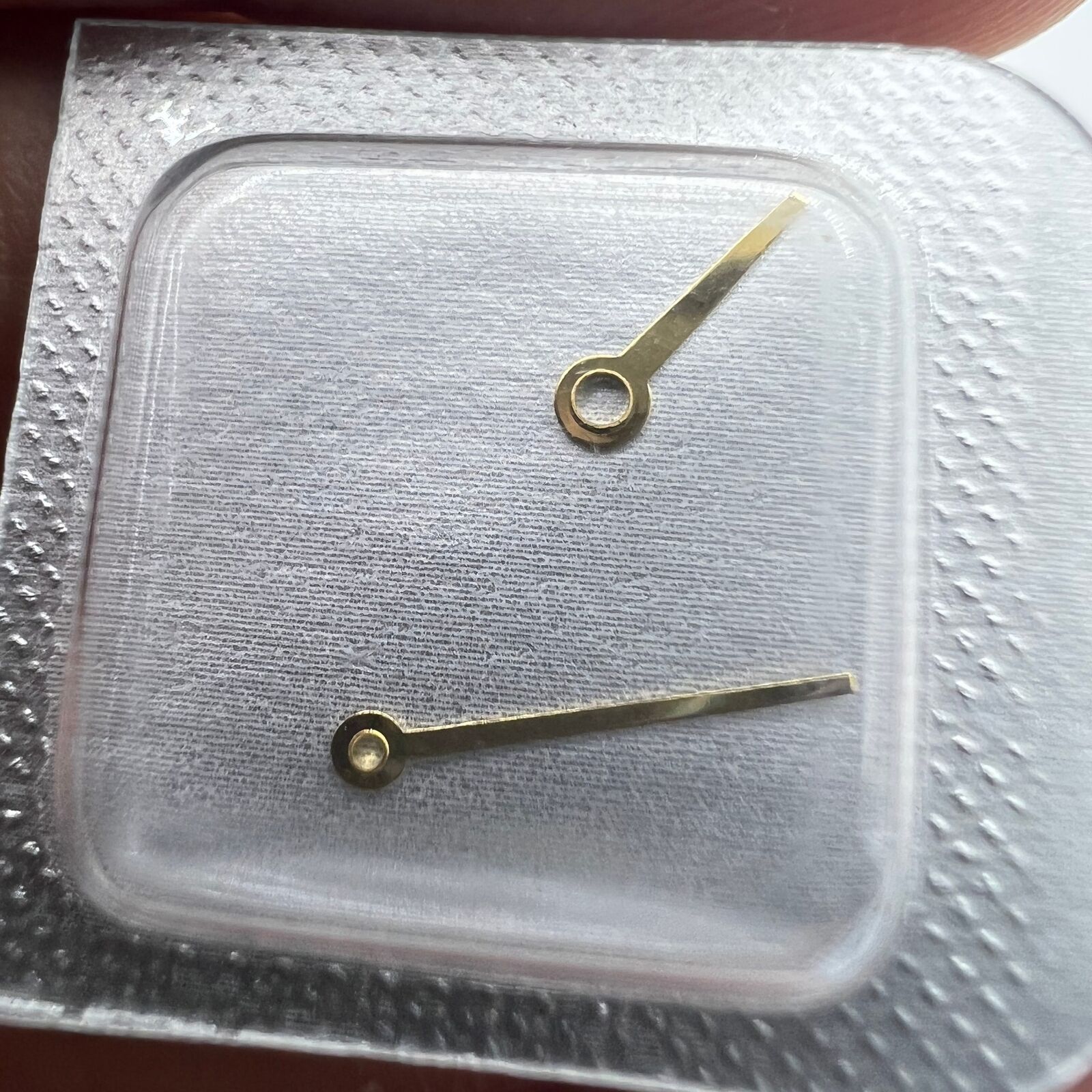 Gold watch hands set for 901.001 movement, compatible with K2U/K5U models, premium quality precision replacement.