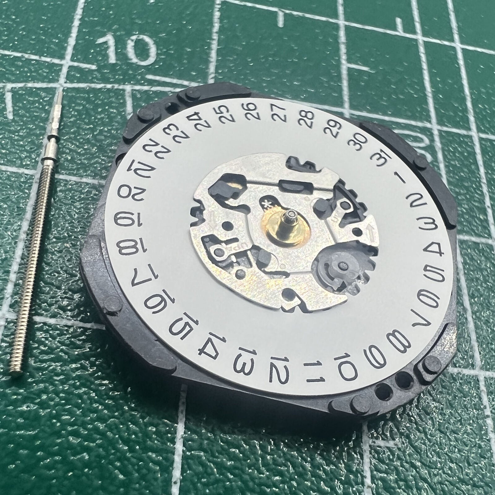 Hattori Epson TMI VX3K quartz watch movement with date feature, Japan precision for accessory repairs.