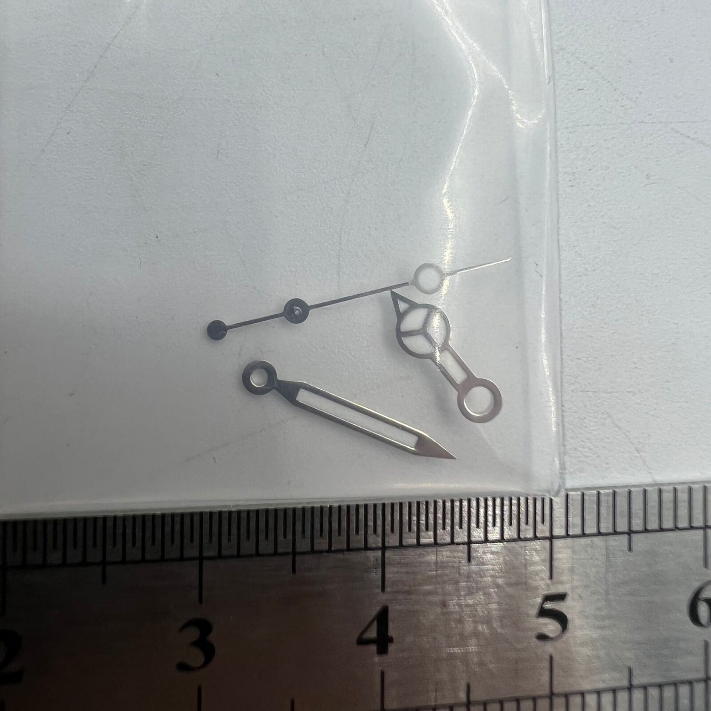 Green luminous watch hands set for NH35A/NH36A movement, 3 pieces (8/12/12.5mm), brand included.