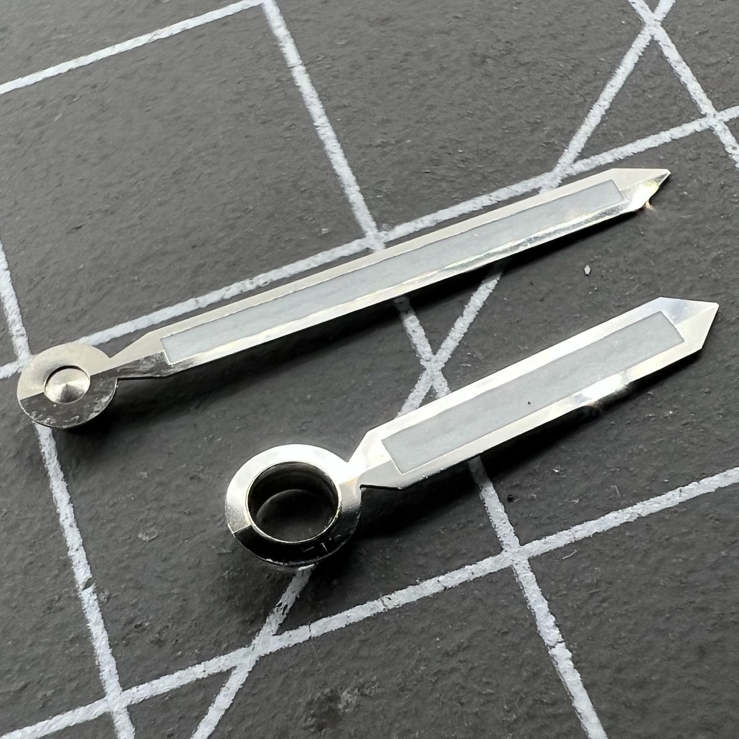 Silver-trimmed green luminous watch hands, compatible with ST3600/ST3620/ETA6497/ETA6498 movements, ideal for restoration projects.