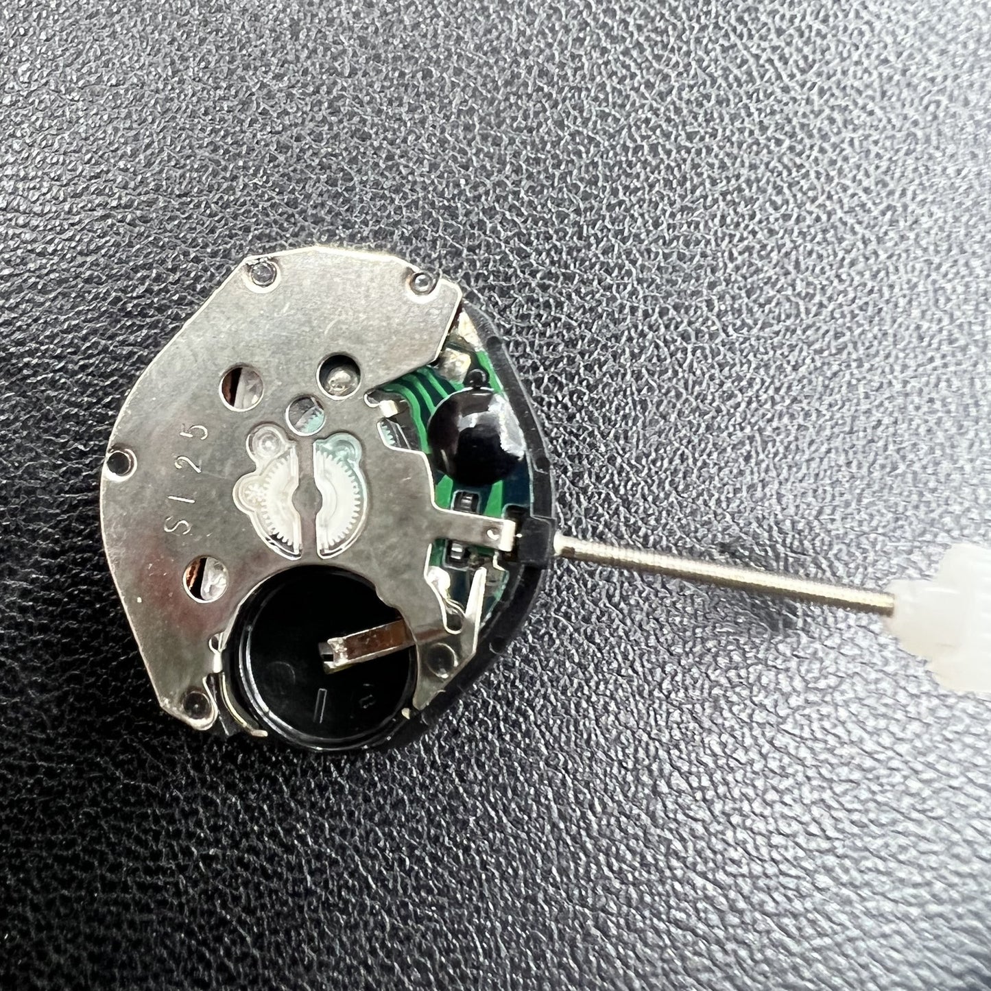 2 Stück Sunon SL25 Uhrwerk mit Datums und Wochentagsanzeige Quarz Uhrwerk