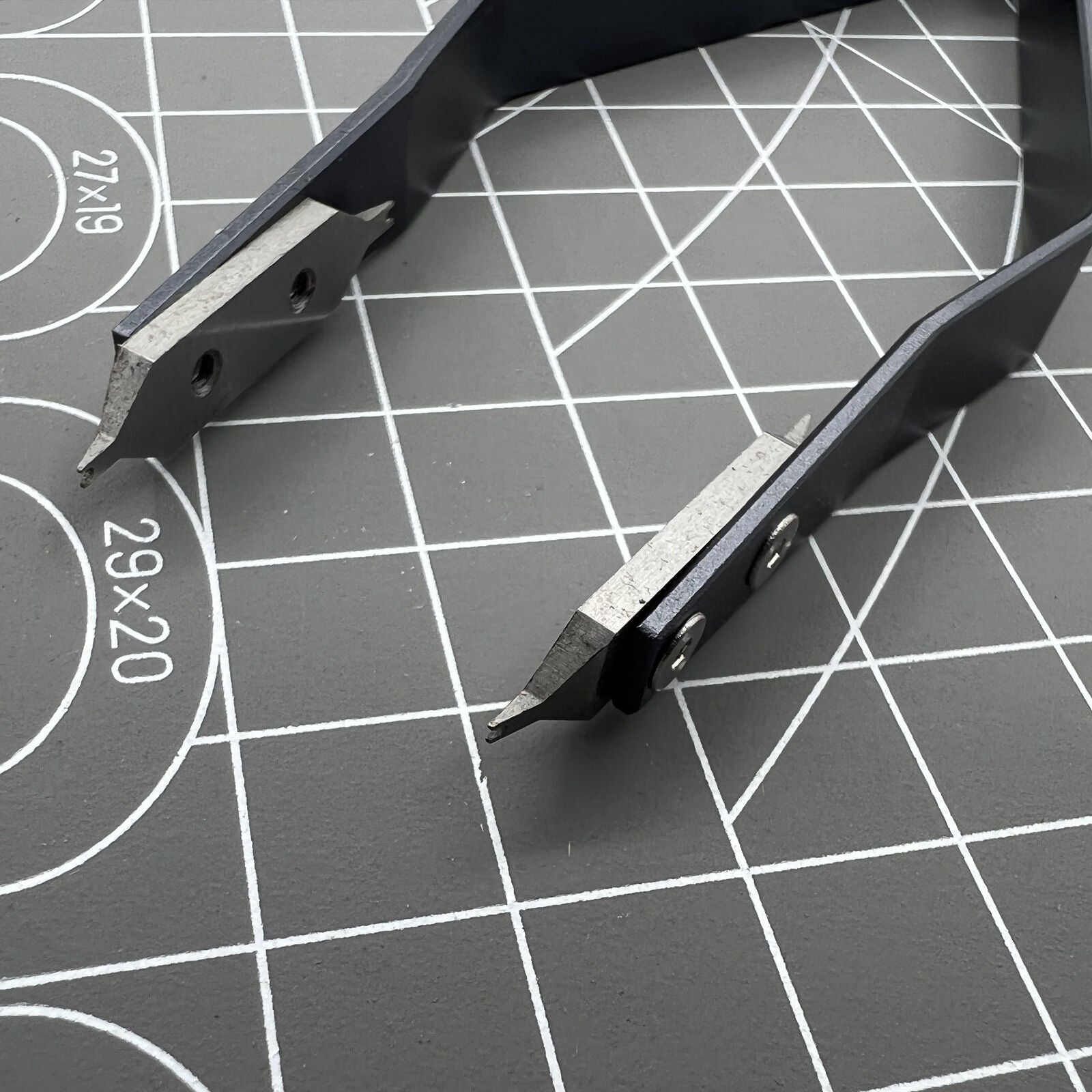 7825 stainless steel spring bar tweezer for precise watch lug removal and strap fitting.