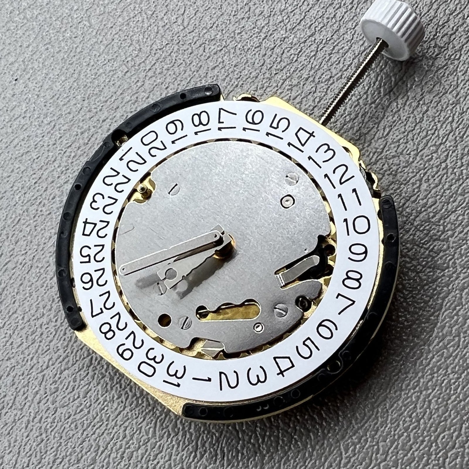 Quarzuhrwerk Swiss Ronda 3520D mit Datumsanzeige bei 3 Uhr Position, pr�zises Uhrwerk von Ronda.