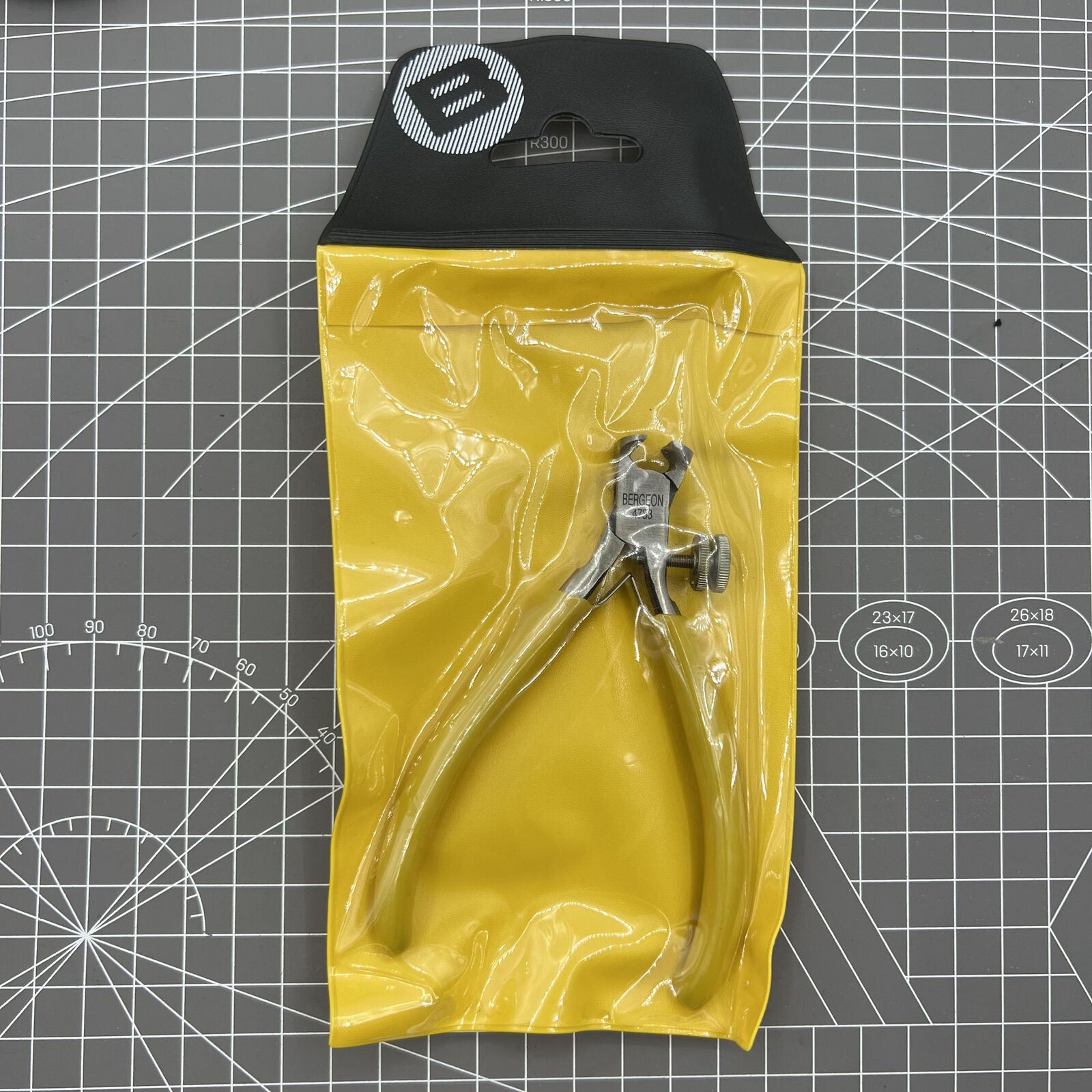 Bergeon 4733 Swiss Made cannon pinion tightening tool for precise watch repair adjustments