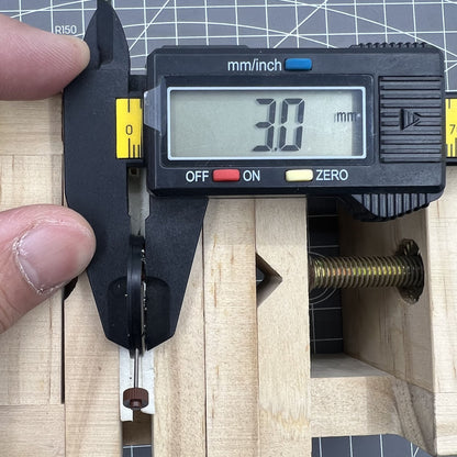 Ronda 517 quartz watch movement with day and date display at 3 o'clock position, suitable for watch accessories.