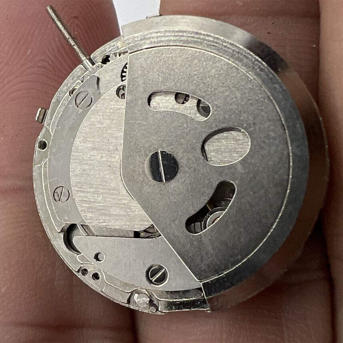 China Made automatic mechanical watch movement for watchmaking training and disassembly practice.